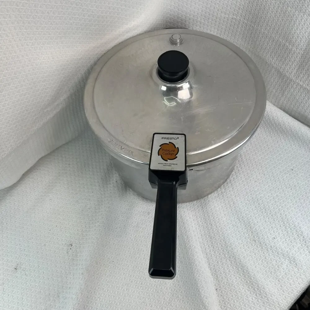 Vintage Presto 6 Qt Pressure Cooker 017PAC Rack Manual Recipe Book USA